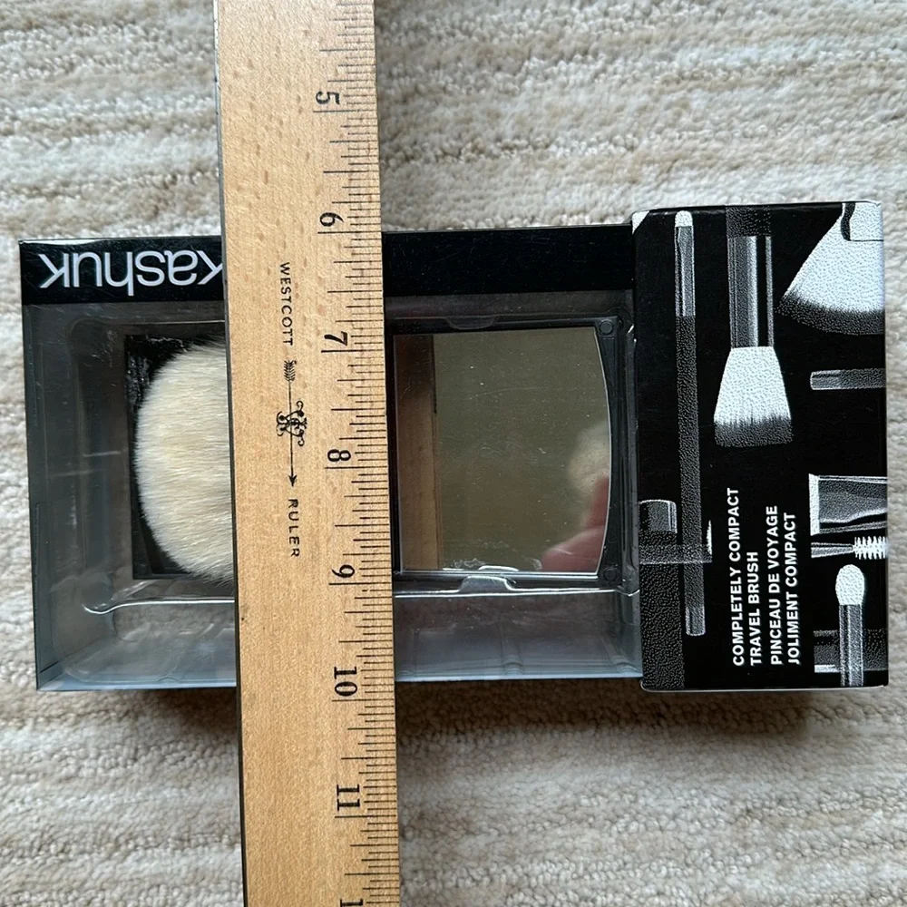 SONIA KASHUK Completely Compact Travel Brush & Mirror - Powder Blush Face